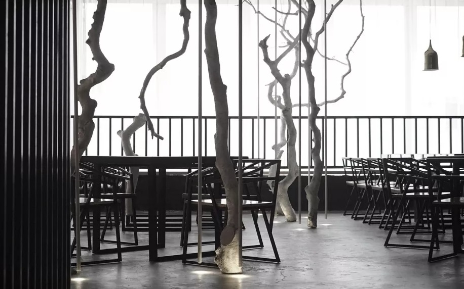 自然與城市融合的原始工業風餐廳設計方案